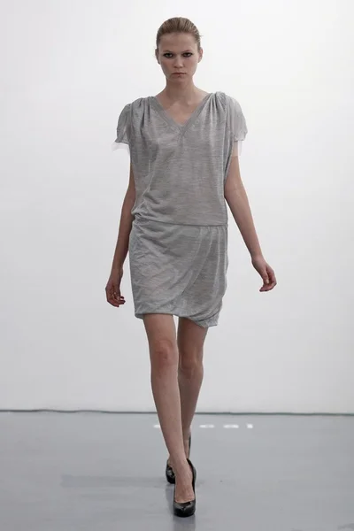 Look 10